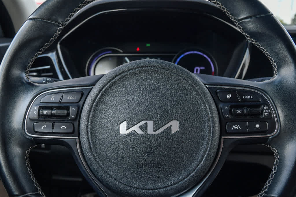 Used 2022 Kia Niro EX FWD image 25