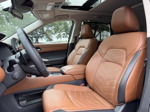 Used 2024 Nissan Pathfinder Platinum w/ Cargo Package FWD image 7
