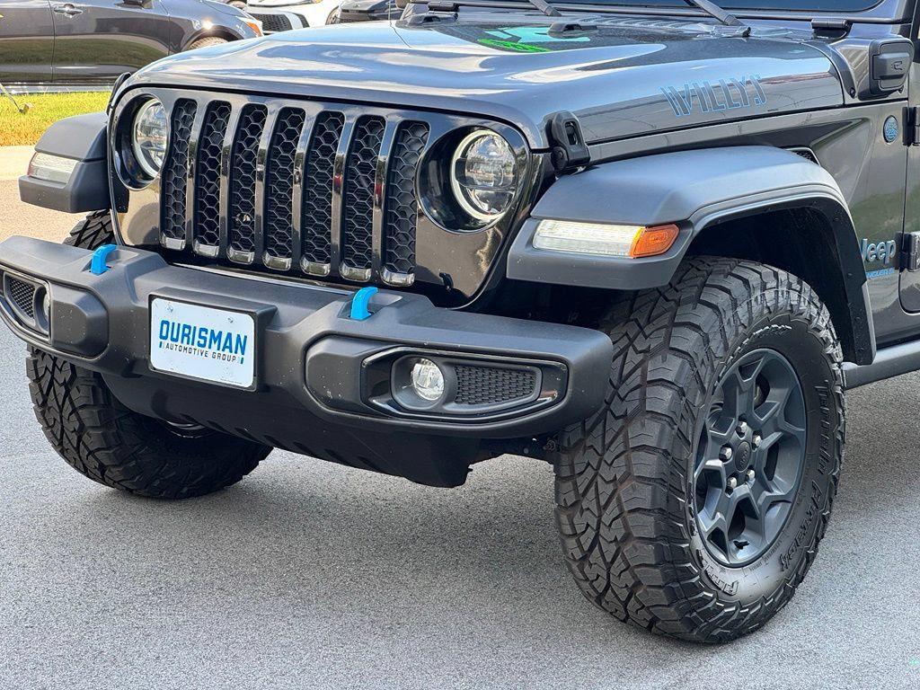 Used 2023 Jeep Wrangler Unlimited w/ Cold Weather Group AWD/4WD image 33