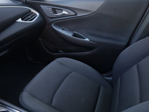 Used 2025 Chevrolet Malibu LT image 12