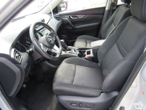 Used 2018 Nissan Rogue SV w/ Premium Package image 8