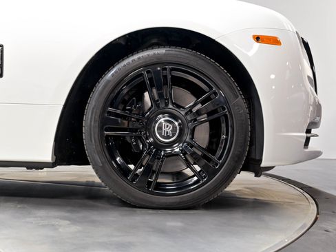 Used 2017 Rolls-Royce Dawn RWD image 24