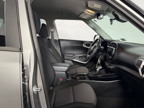 Used 2024 Kia Soul LX w/ Option Group 015 FWD image 30