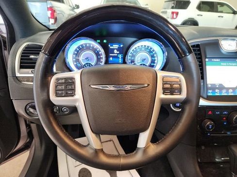 Used 2014 Chrysler 300 C image 21