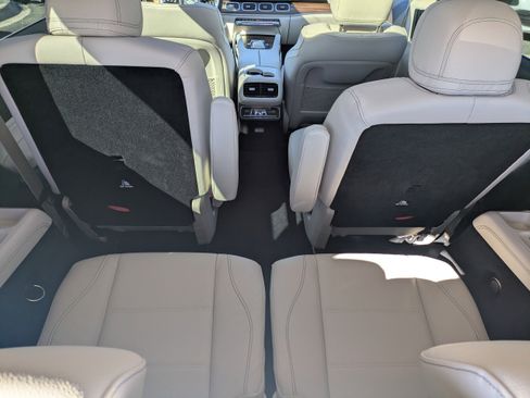 Used 2026 Mercedes-Benz GLS 450 4MATIC image 15