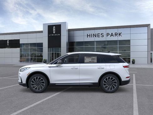 New 2026 Lincoln Corsair Reserve image 3