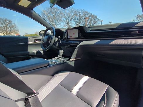 Used 2025 Toyota Camry SE image 32