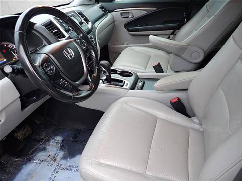 Used 2017 Honda Ridgeline RTL image 9