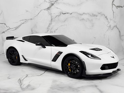 Used 2017 Chevrolet Corvette Z06 RWD image 5
