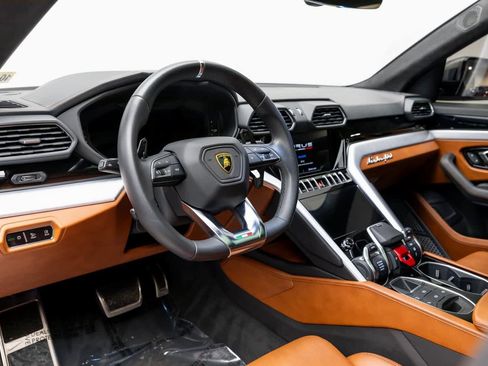 Used 2022 Lamborghini Urus image 2