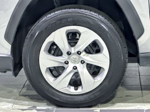 Used 2024 Toyota RAV4 LE AWD/4WD image 11