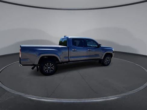 Used 2022 Toyota Tacoma SR5 RWD image 8