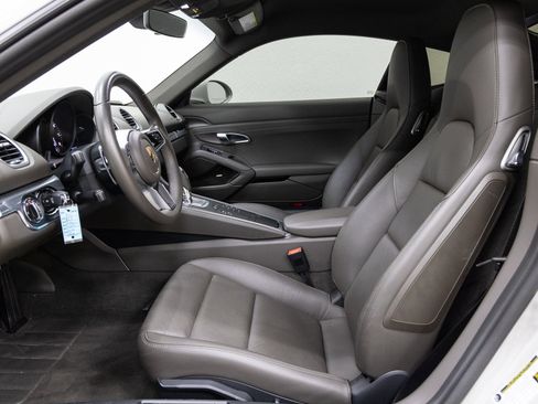 Used 2019 Porsche 718 Cayman image 7