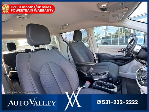 Used 2018 Chrysler Pacifica Touring Plus FWD image 19