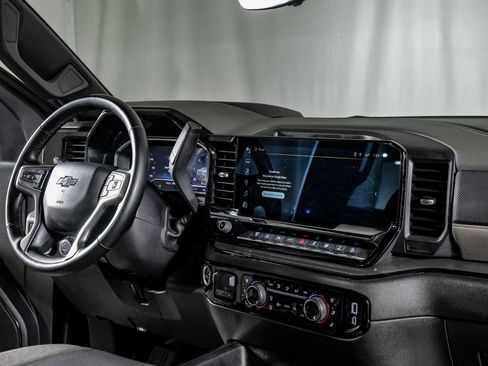 Used 2025 Chevrolet Silverado 2500 ZR2 w/ Technology Package image 22