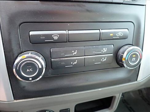 Used 2018 Nissan Frontier SV image 17