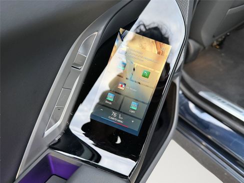 Used 2025 BMW 740i xDrive AWD/4WD image 23