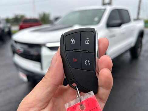 Used 2025 Chevrolet Colorado ZR2 w/ Technology Package AWD/4WD image 49