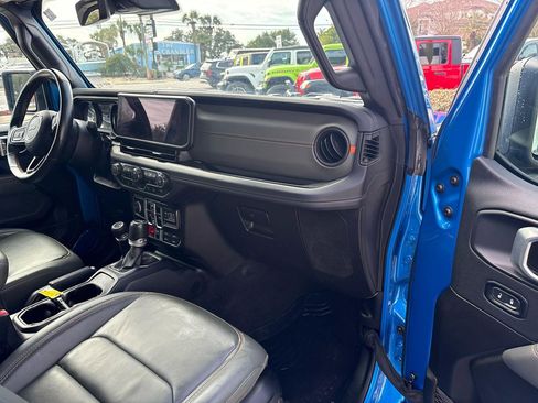 Used 2024 Jeep Gladiator Mojave image 9