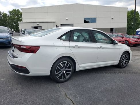 New 2026 Volkswagen Jetta SE FWD image 4