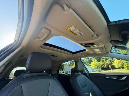 Used 2025 Kia Niro FWD image 28