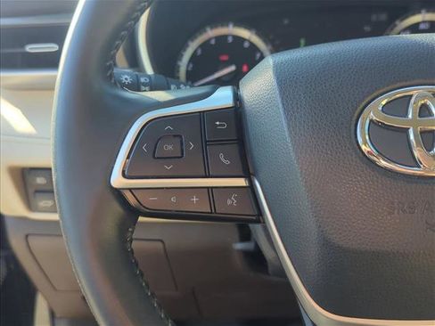 Used 2022 Toyota Highlander XLE FWD image 13