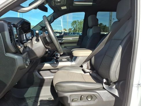 Used 2024 Chevrolet Silverado 1500 ZR2 image 16