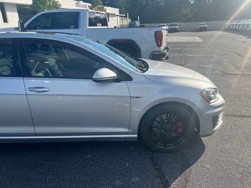 Used 2016 Volkswagen GTI SE FWD image 2