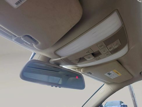 Used 2011 Mercedes-Benz E 550 Sedan image 19
