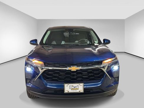 Used 2024 Chevrolet Trax LS w/ LS Convenience Package FWD image 8