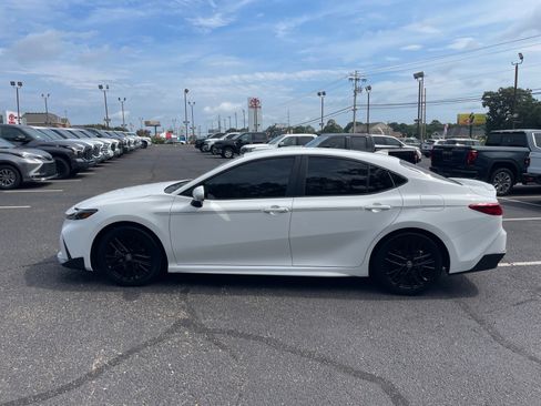 Used 2025 Toyota Camry SE w/ Multimedia Upgrade Package FWD image 13