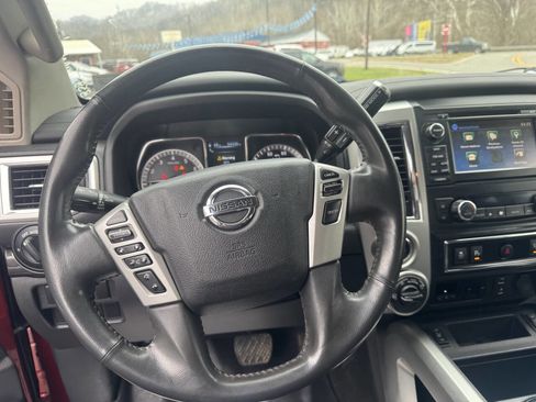 Used 2018 Nissan Titan SV w/ SV Convenience Package image 15
