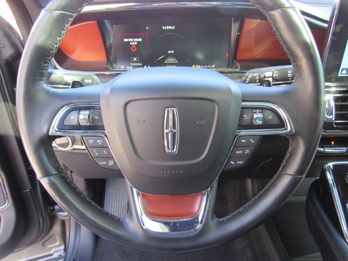 Used 2018 Lincoln Navigator L Reserve w/ Technology Package image 17