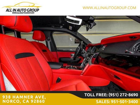 Used 2022 Rolls-Royce Cullinan w/ Dark Exterior Package image 31