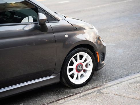 Used 2015 FIAT 500 Abarth FWD image 4