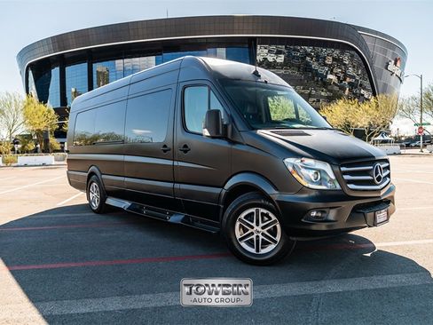 Used 2017 Mercedes-Benz Sprinter 2500 image 2
