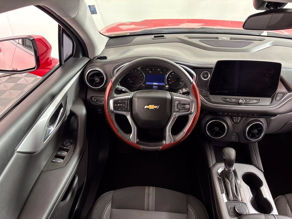 Used 2023 Chevrolet Blazer LT FWD image 2