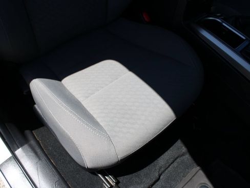 Used 2022 Toyota Tacoma SR5 RWD image 11