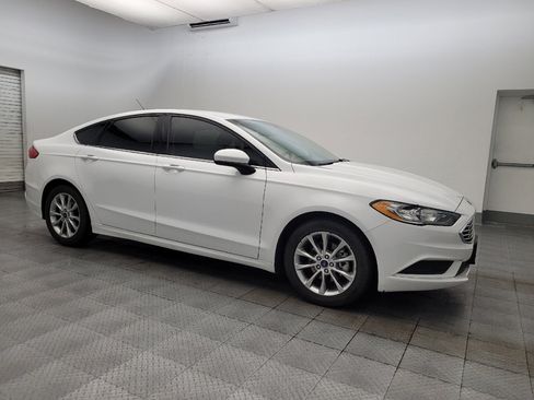 Used 2017 Ford Fusion SE w/ Fusion SE Technology Package image 11