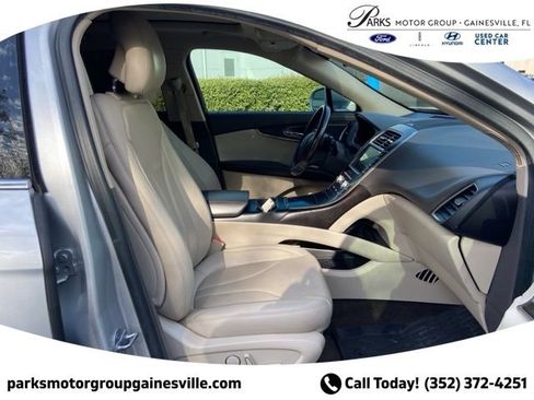 Used 2017 Lincoln MKX Reserve image 17