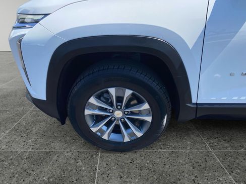 Used 2025 Chevrolet Equinox LT AWD/4WD image 14