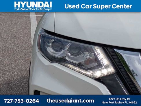 Used 2019 Nissan Rogue SL w/ Premium Package FWD image 9