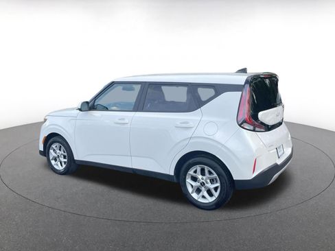 Used 2025 Kia Soul LX w/ LX Technology Package image 11
