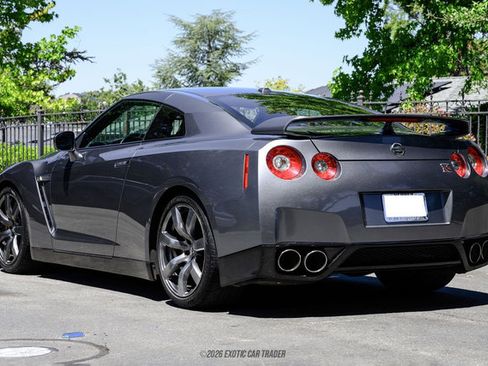 Used 2011 Nissan GT-R Premium AWD/4WD image 4