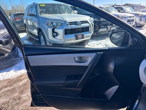 Used 2017 Toyota Corolla LE image 27