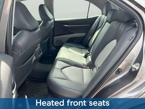 Used 2020 Toyota Camry XLE image 12