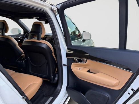 Used 2018 Volvo XC90 T6 Momentum w/ Convenience Package AWD/4WD image 18