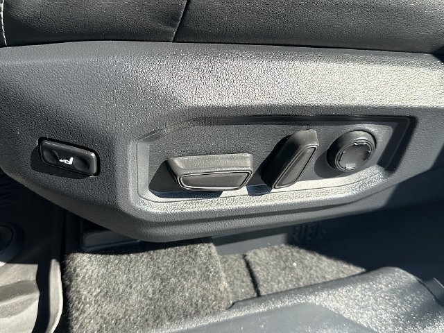 Used 2025 Toyota Sequoia Capstone AWD/4WD image 22