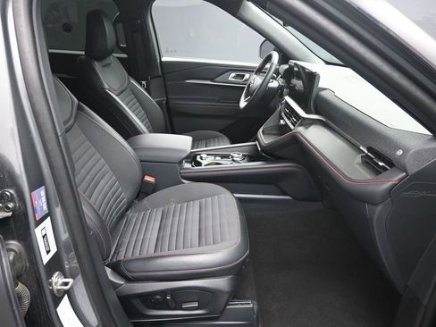 Used 2025 Ford Explorer ST-Line w/ ST-Line Street Pack image 42