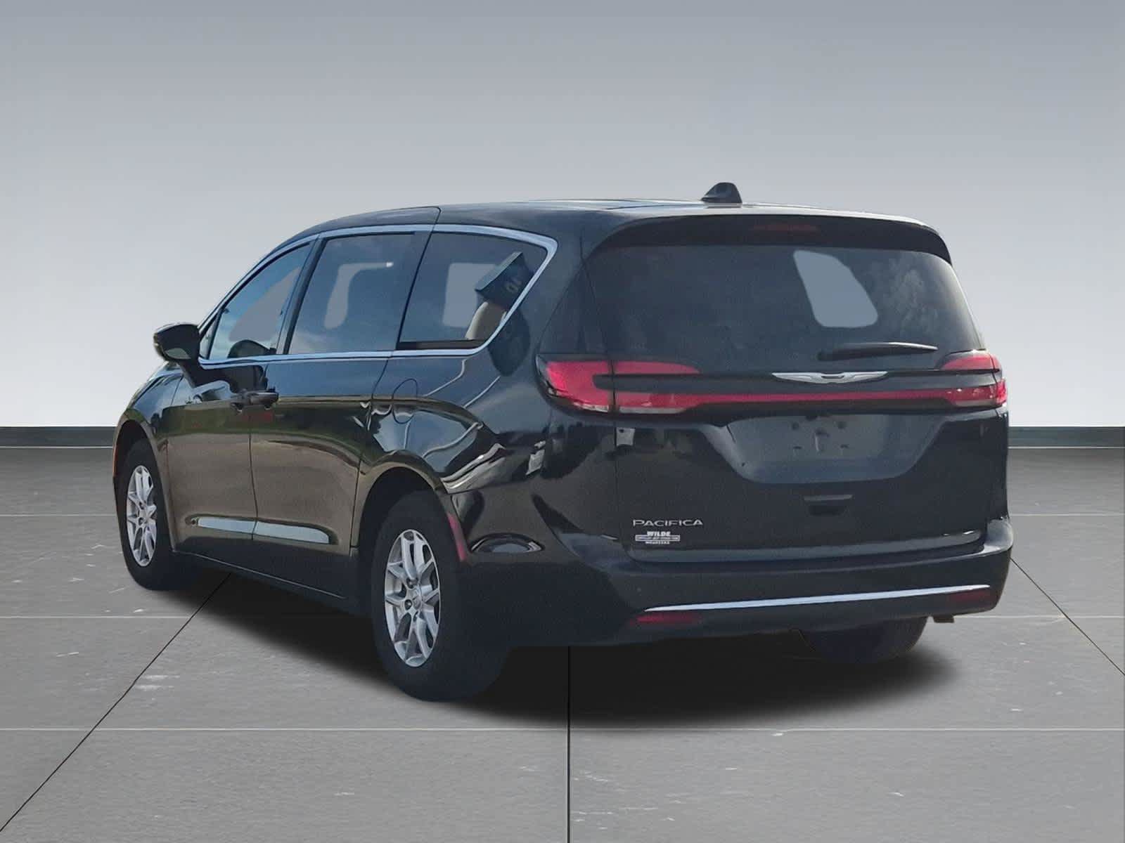 Used 2026 Chrysler Pacifica Select FWD image 4